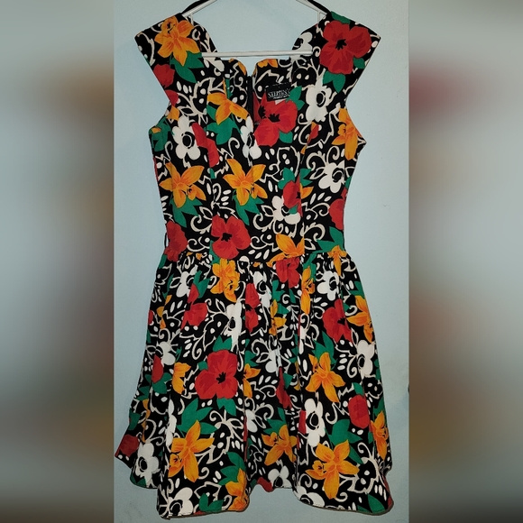 Steppin' Out Dresses & Skirts - Vintage Steppin Out floral dress scallop neckline with crinoline Pin Up Style